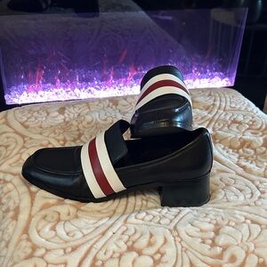 Senso size 9 Black Loafers with White and red Stripe